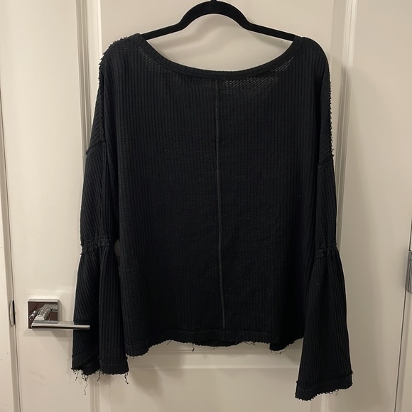 Black flowy waffle top - Picture 4 of 4